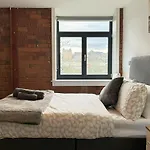 Stunning 2 Bed In City Centre With Free Parking - Sleeps 7