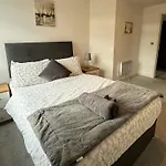 Stunning 2 Bed In City Centre With Free Parking - Sleeps 7